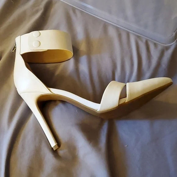 Ivory heels - Picture 4 of 6